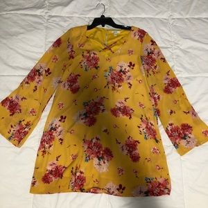 super cute yellow floral dress!